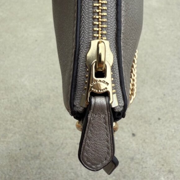 EUC Coach Metallic Pebbled Leather Purse Wristlet Taupe Gold - Picture 6 of 7